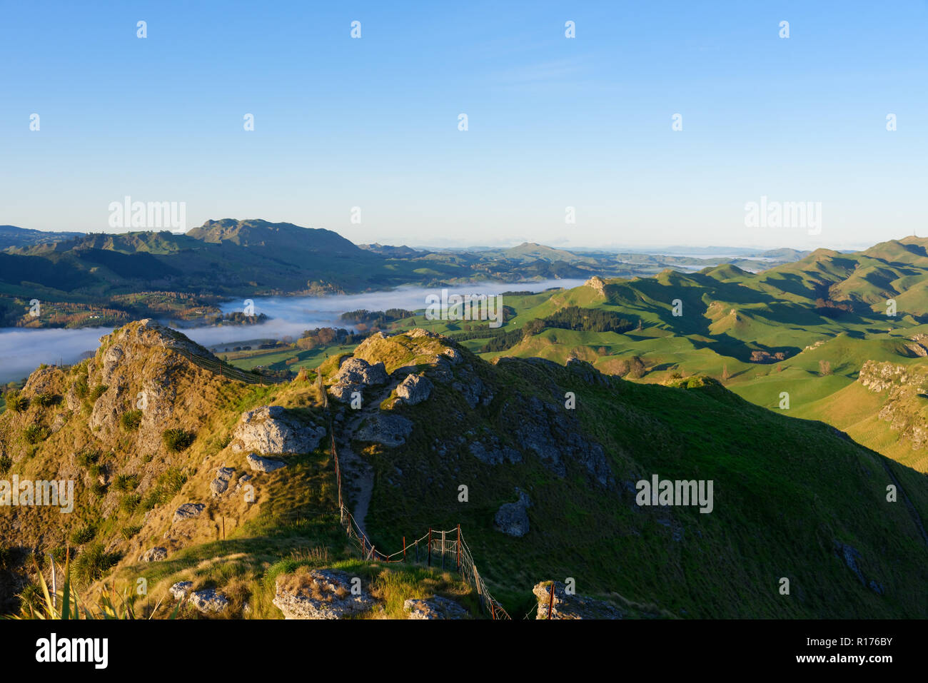 Dawn Over Te Mata Peak Hawkes Bay New Zealand Stock Photo Alamy dawn-over-te-mata-peak-hawkes-bay-new-zealand-stock-photo-alamy