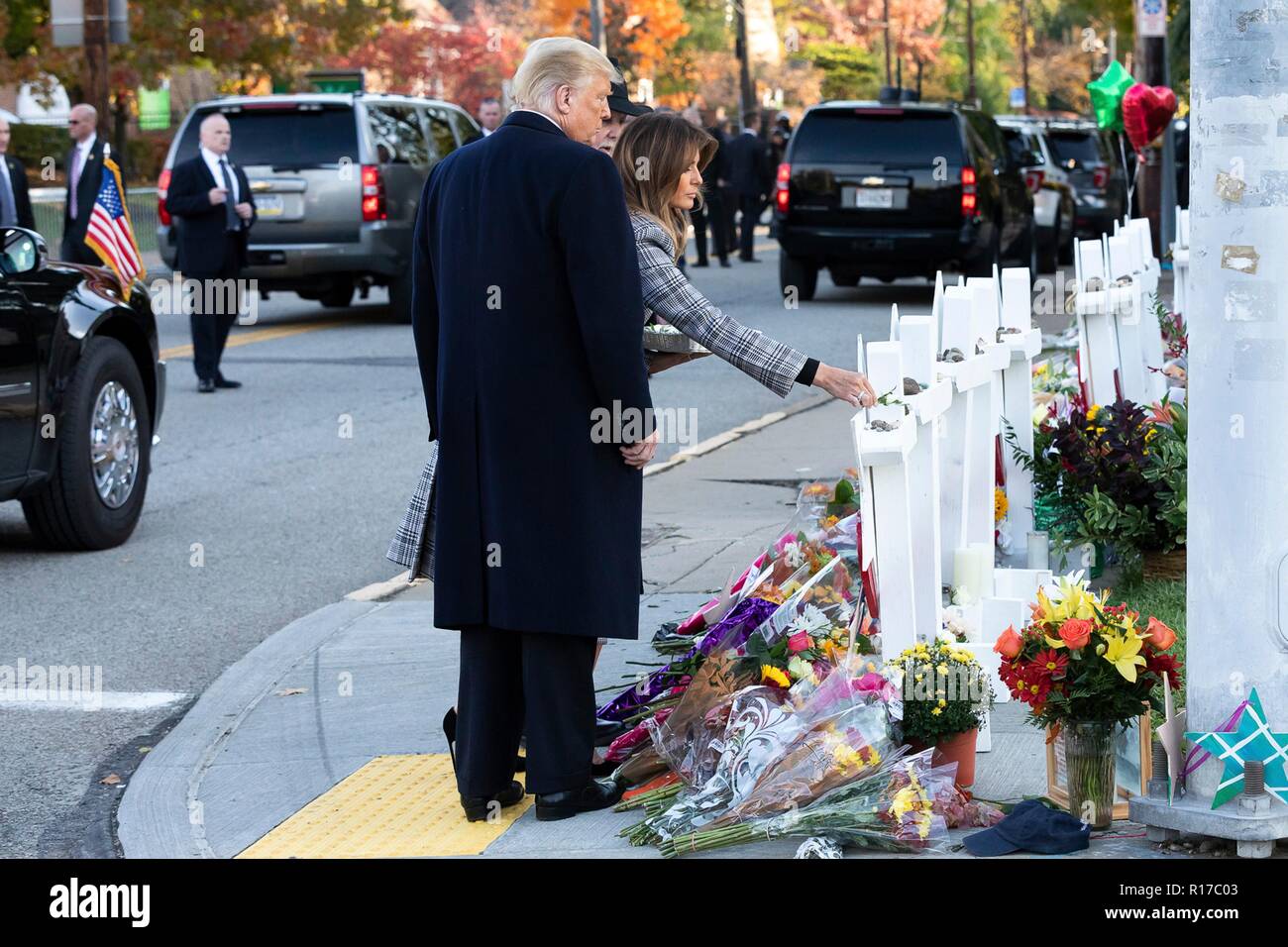 U.S first lady Melania Trump, place a stone from the White House on the memorial of those killed at the Tree of Life Synagogue as President Donald Trump looks on October 30, 2018 in Pittsburgh, Pennsylvania. Stock Photo