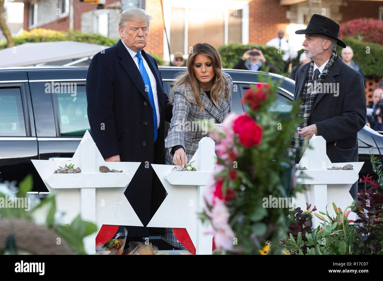 U.S first lady Melania Trump, place a tiny white rose on the memorial of those killed at the Tree of Life Synagogue as President Donald Trump and Rabbi Jeffrey Myers, right, look on October 30, 2018 in Pittsburgh, Pennsylvania. Stock Photo