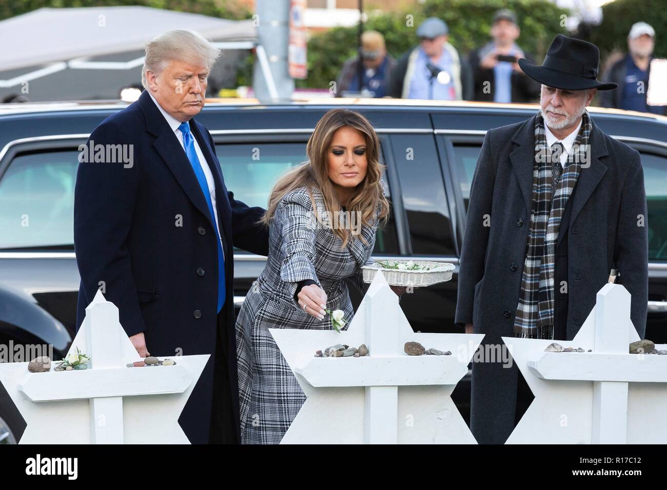 U.S first lady Melania Trump, place a tiny white rose on the memorial of those killed at the Tree of Life Synagogue as President Donald Trump and Rabbi Jeffrey Myers, right, look on October 30, 2018 in Pittsburgh, Pennsylvania. Stock Photo