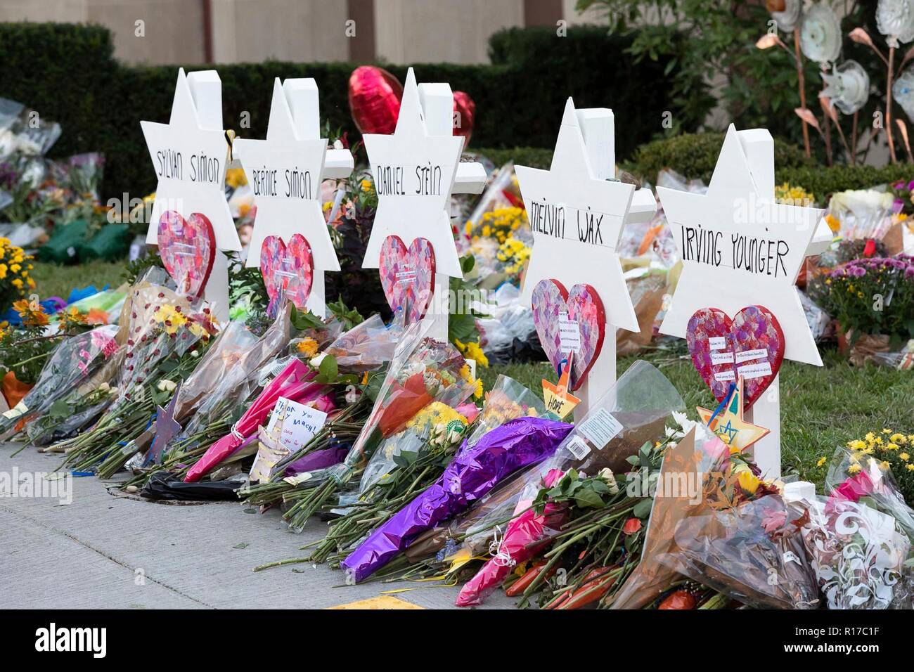 Flowers and tributes placed at the makeshift memorial to the 11 worshippers killed at the Tree of Life Synagogue October 30, 2018 in Pittsburgh, Pennsylvania. Stock Photo