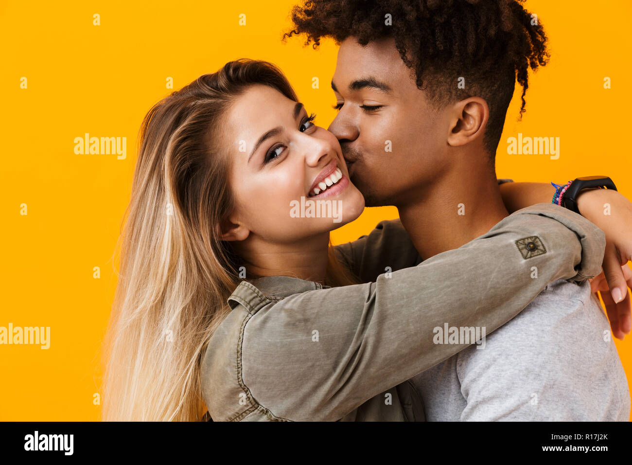Super Cute Poses for Couples Photos to Show Your Love ...