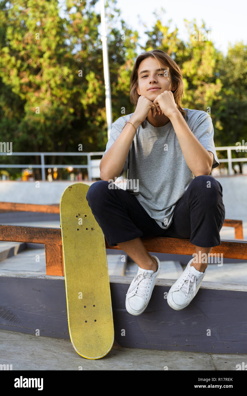 Skater guy hi-res stock photography and images - Alamy