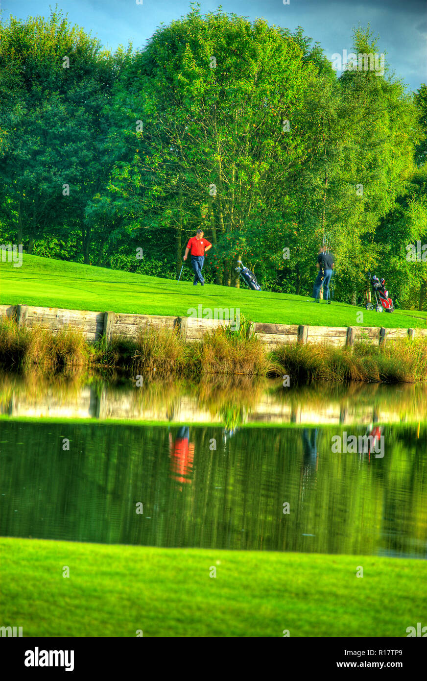 Golf course pond uk hires stock photography and images Alamy