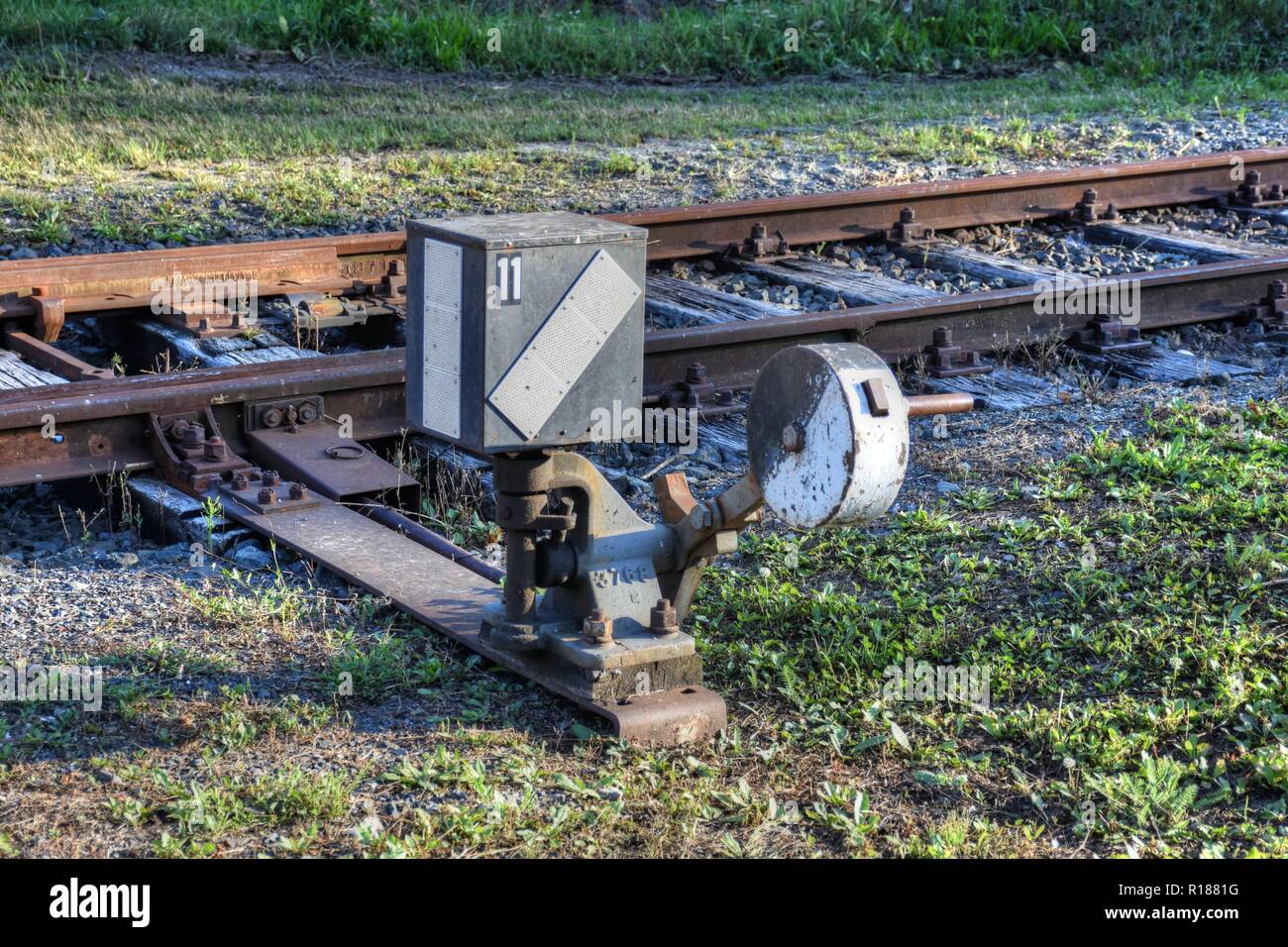 Gleis, Schiene, Schwelle, Normalspur, Holzschwelle, Mutter, Bahnsteig 