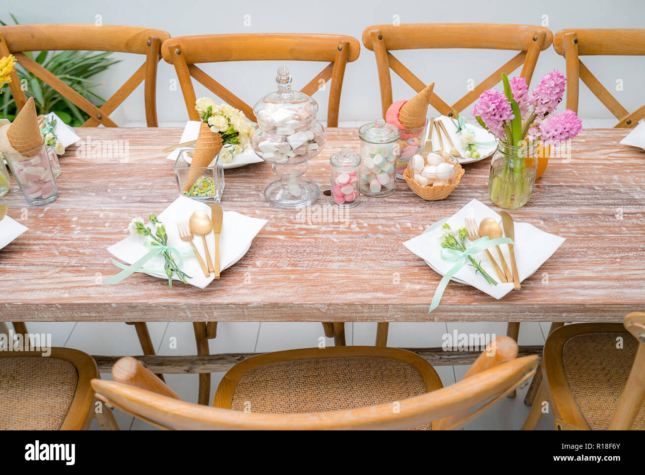 dinner dining table top view prepare for party Stock Photo - Alamy