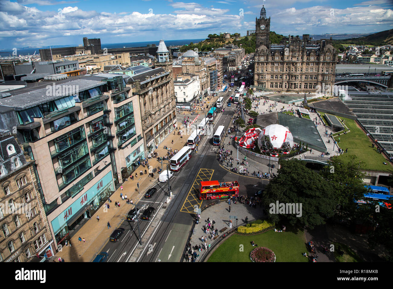 Edinburgh Princes Street Shopping Hi res Stock Photography And Images 