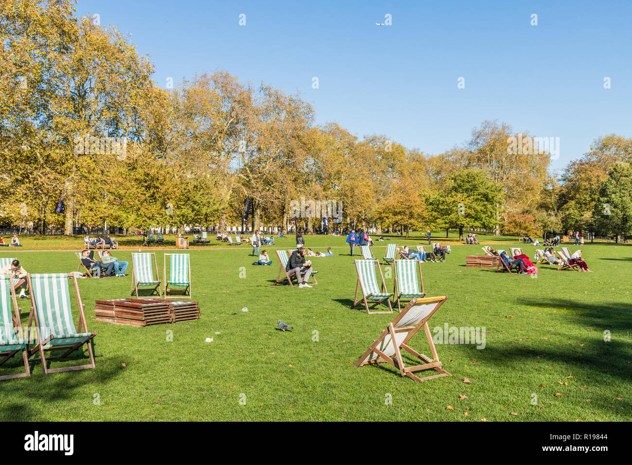 Deck chairs in st james park hires stock photography and images Alamy