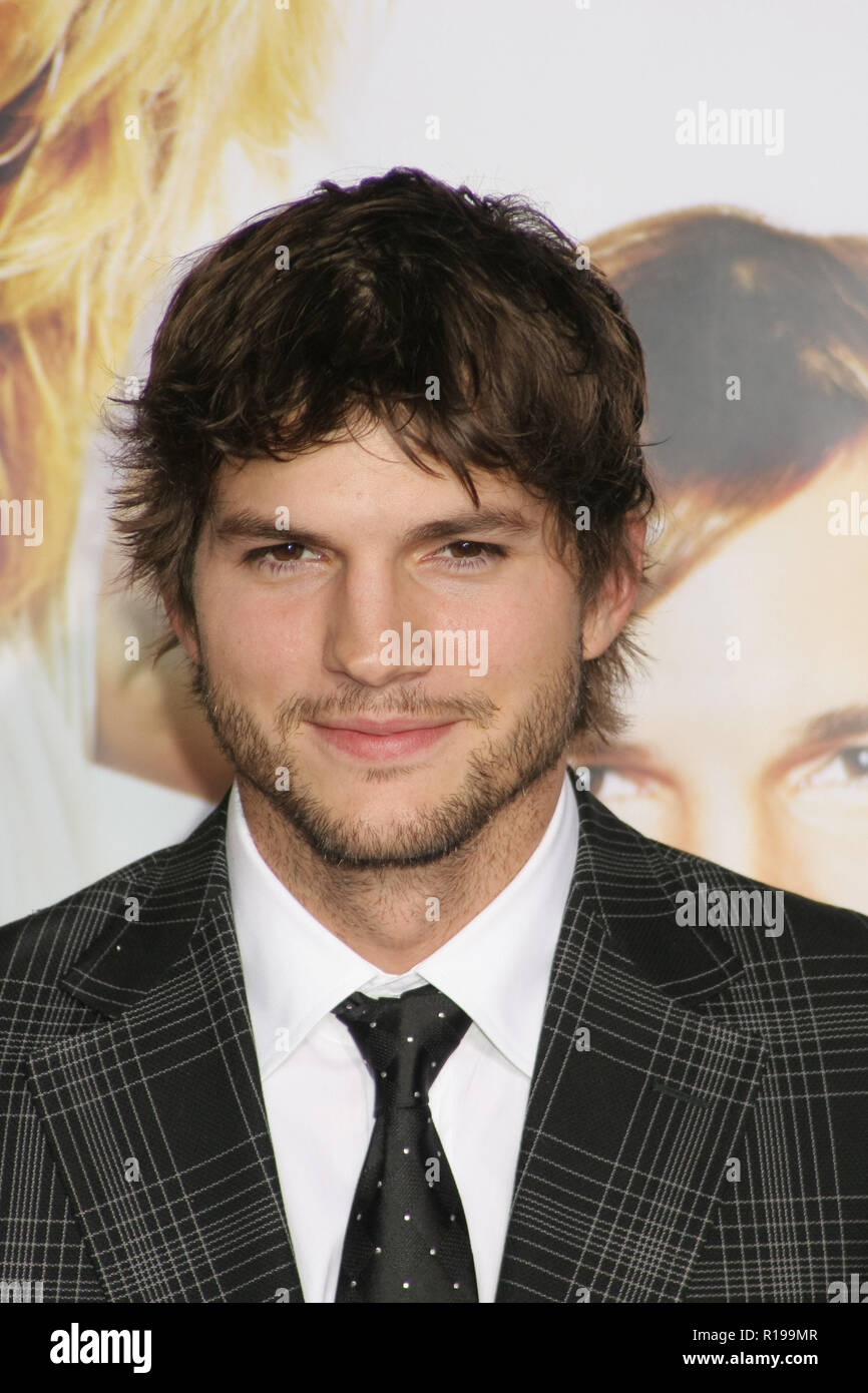 Ashton Kutcher 05/01/08 "What Happens in Vegas" Premiere Mann Village Theatre, Westwood Photo