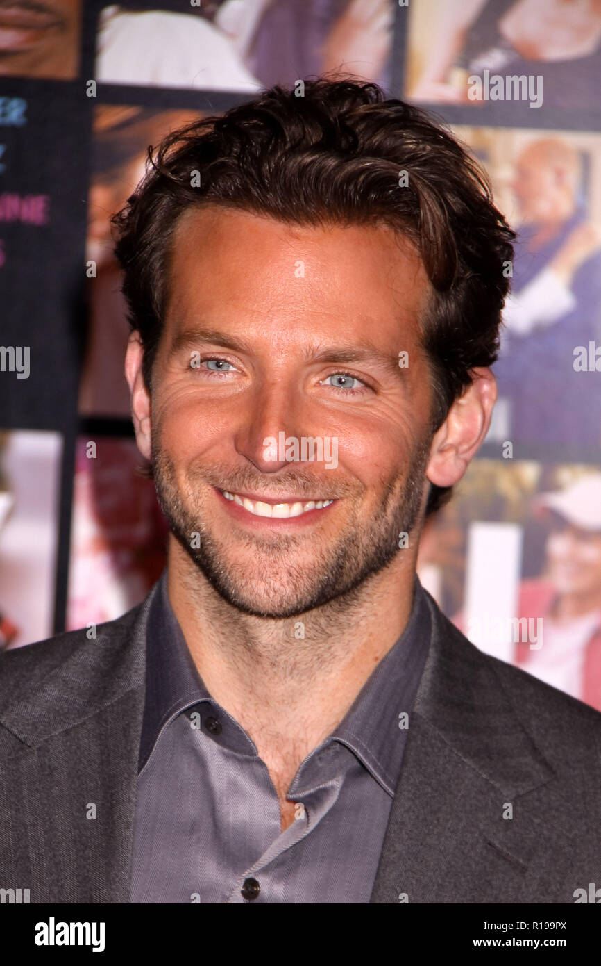 Bradley cooper with fans hi-res stock photography and images - Alamy