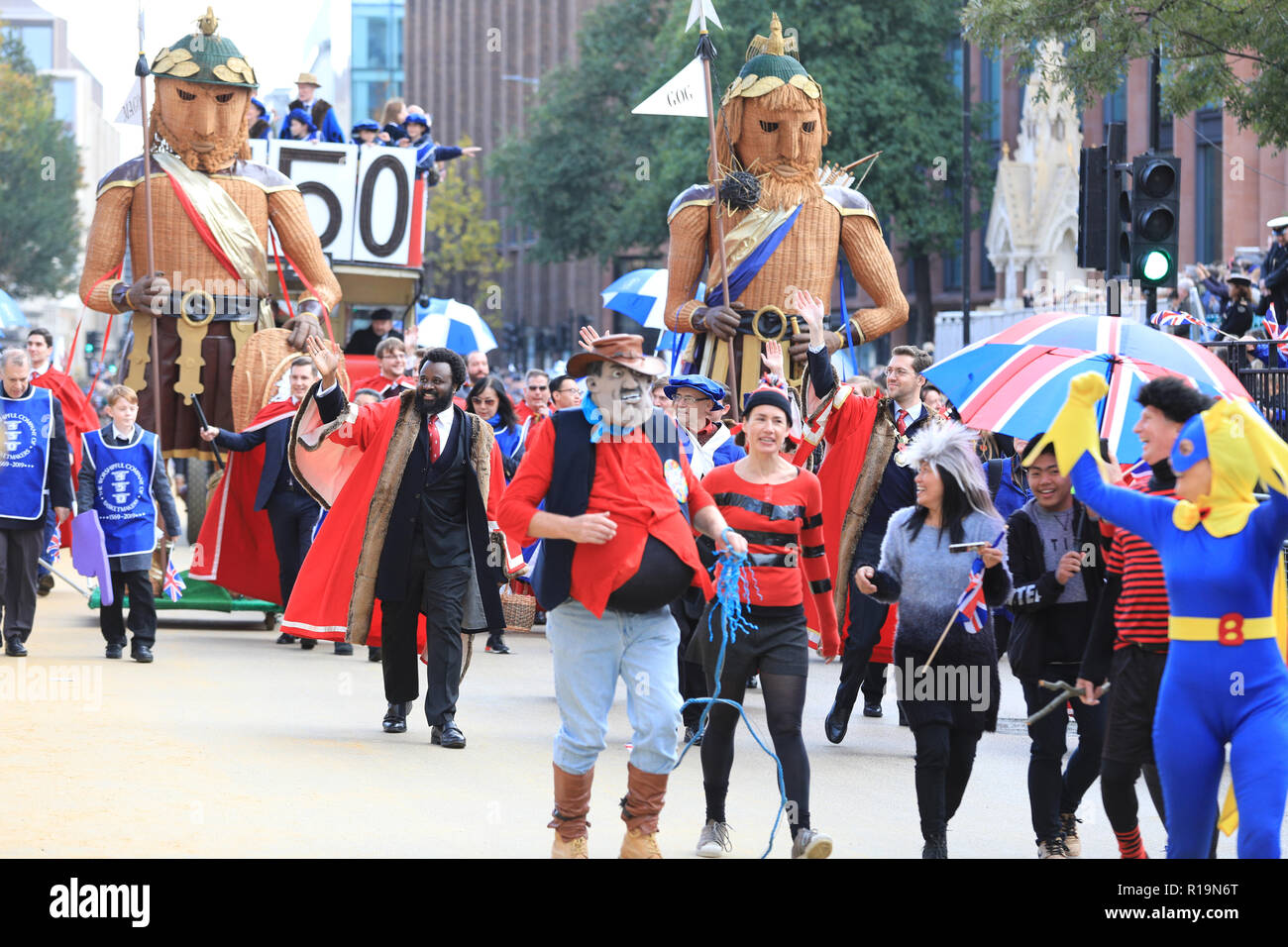 St Paul's Cathedral, London, UK. 10th Nov, 2018. Gog and Magog, giant