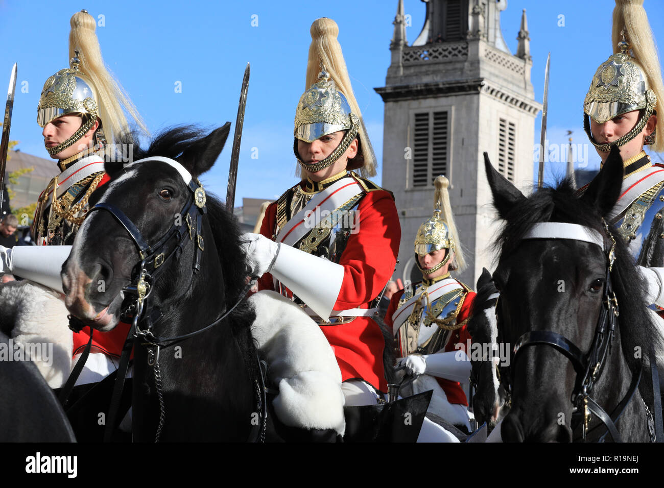 St Paul's Cathedral, London, UK. 10th Nov, 2018. The King's Troops Royal Horse Atillery. The 2018 Lord Mayor's Show is under way with pomp and pageantry. The three-mile-long procession brings together over 7,000 people, 200 horses, and 140 motor and steam-driven vehicles, as well as military bands and many other participants. Credit: Imageplotter News and Sports/Alamy Live News Stock Photo