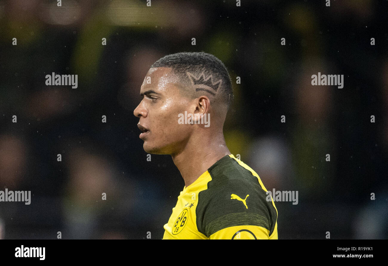 Dortmund Germany 10th Nov 2018 Soccer Bundesliga Borussia Dortmund Bayern Munich 11th Matchday At Signal Iduna Park Dortmund S Manuel Akanji Has Shaved A Crown Into His Hair Credit Bernd Thissen Dpa