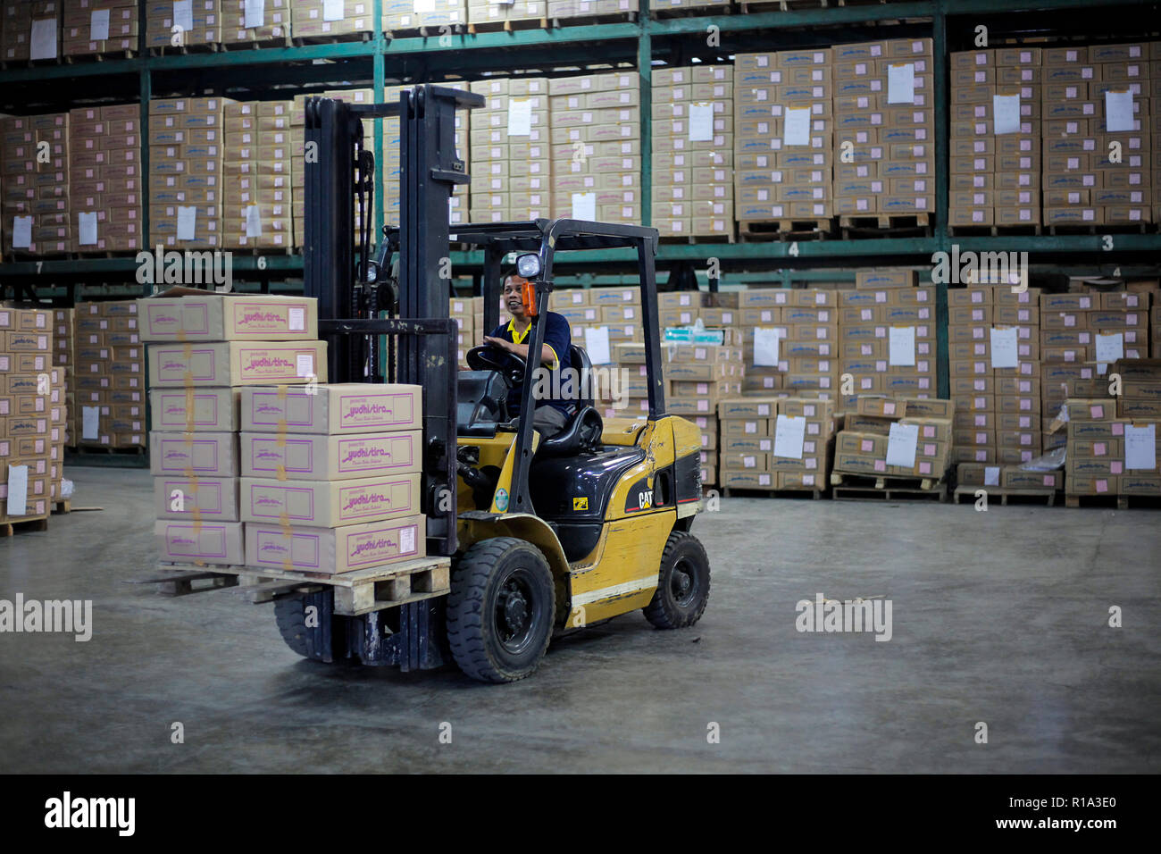 Worker seen lifting cardboard hi-res stock photography and images - Alamy