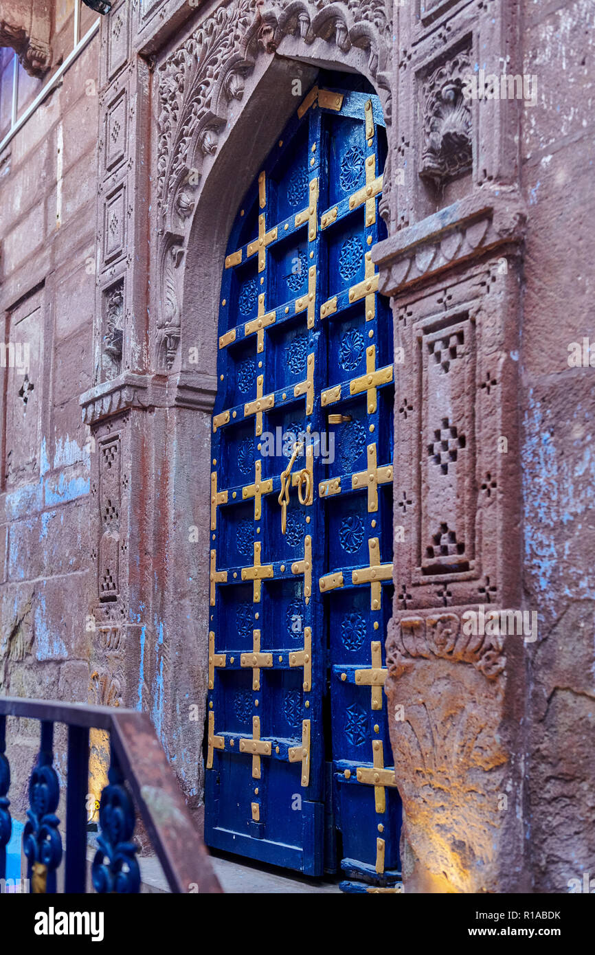 Old ancient indian carved door hi-res stock photography and images - Alamy