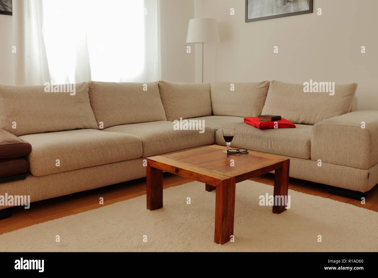 Corner couch hi-res stock photography and images - Alamy