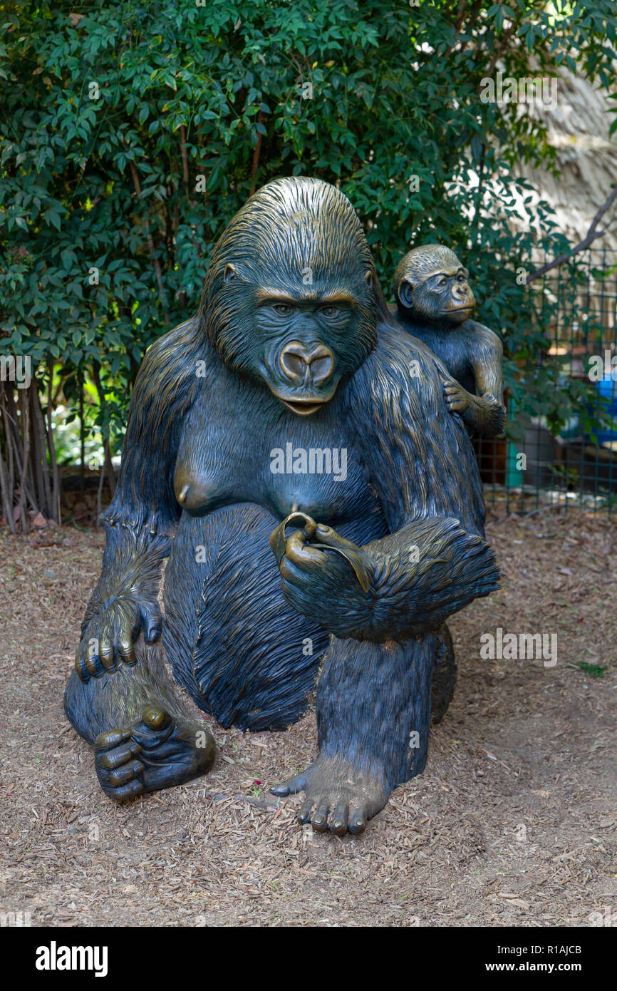 Gorilla sculpture hi-res stock photography and images - Alamy