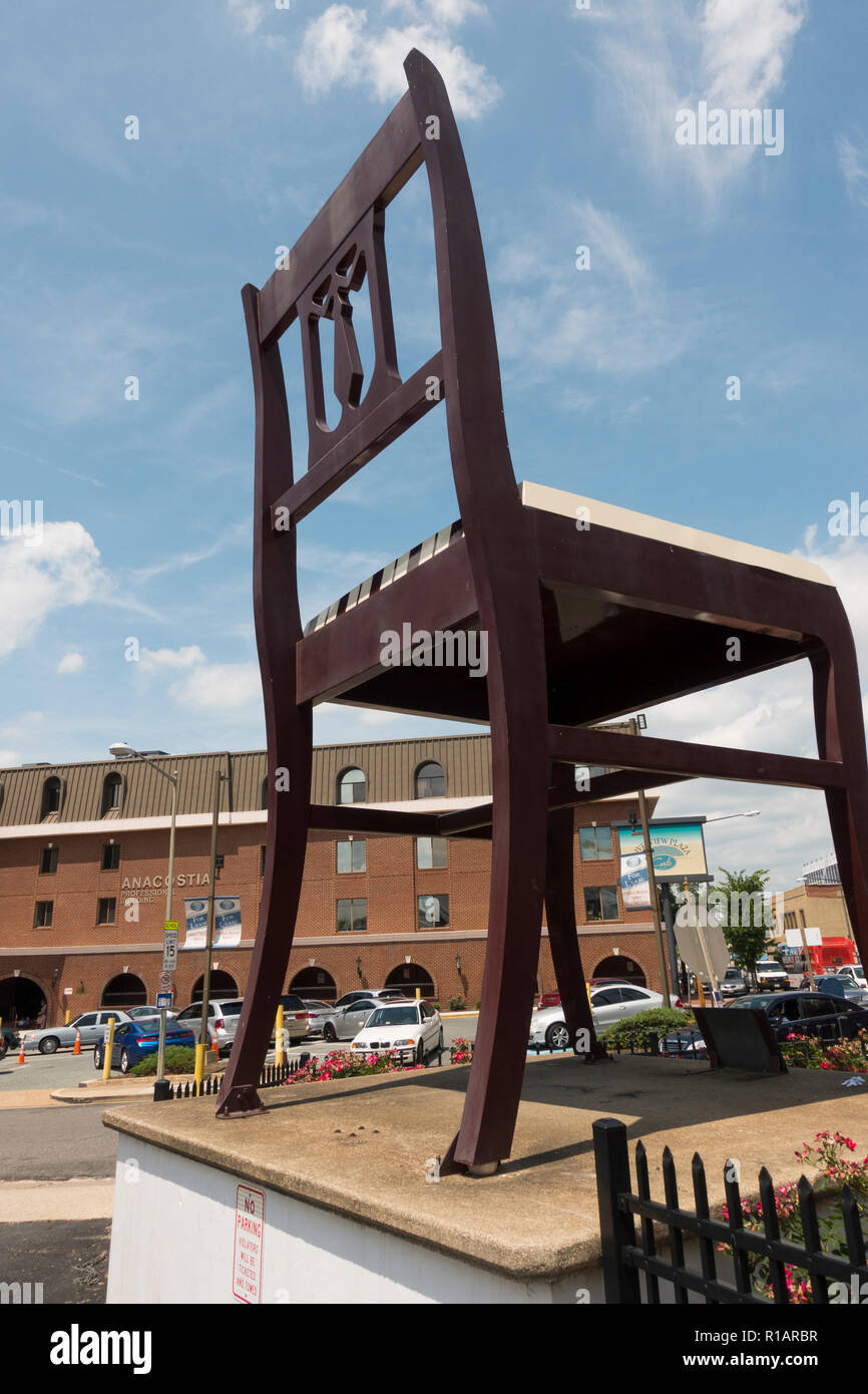 Big Red Chair High Resolution Stock Photography and Images Alamy