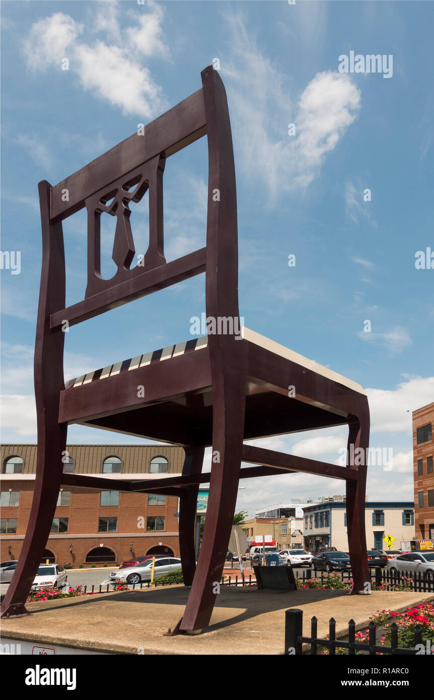 Big Chair Built For Curtis Brothers Furniture Company Washington Dc Stock Photo Alamy
