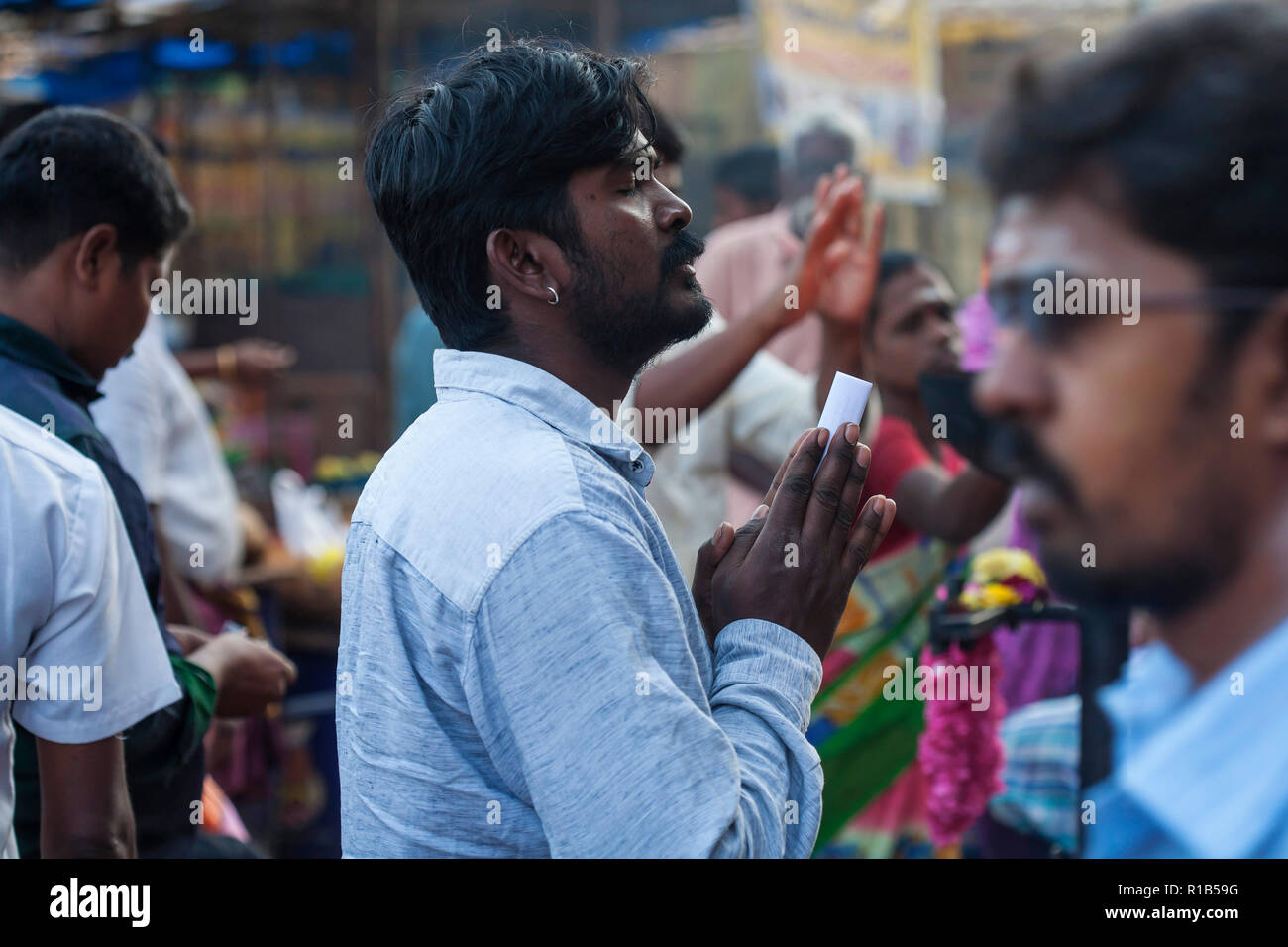 Tiruvannamalai in Tamil Nadu, India, January 31, 2018: People praying in front of the Tiruvannamalai temple Stock Photo