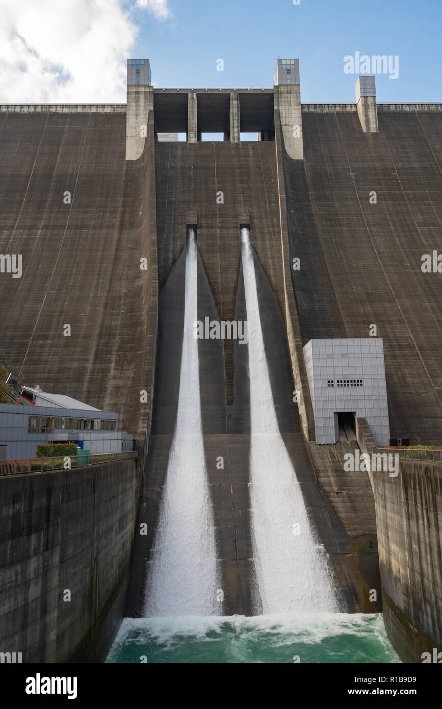 Dam discharge hires stock photography and images Alamy