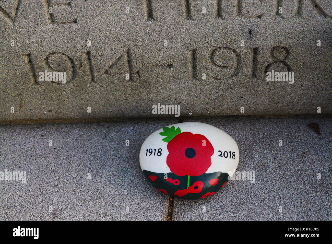 World war 1 poppy hi-res stock photography and images - Alamy