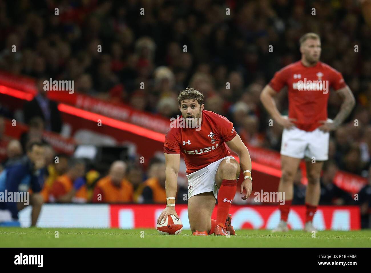 leigh-halfpenny-prepares-kick-penalty-hi-res-stock-photography-and