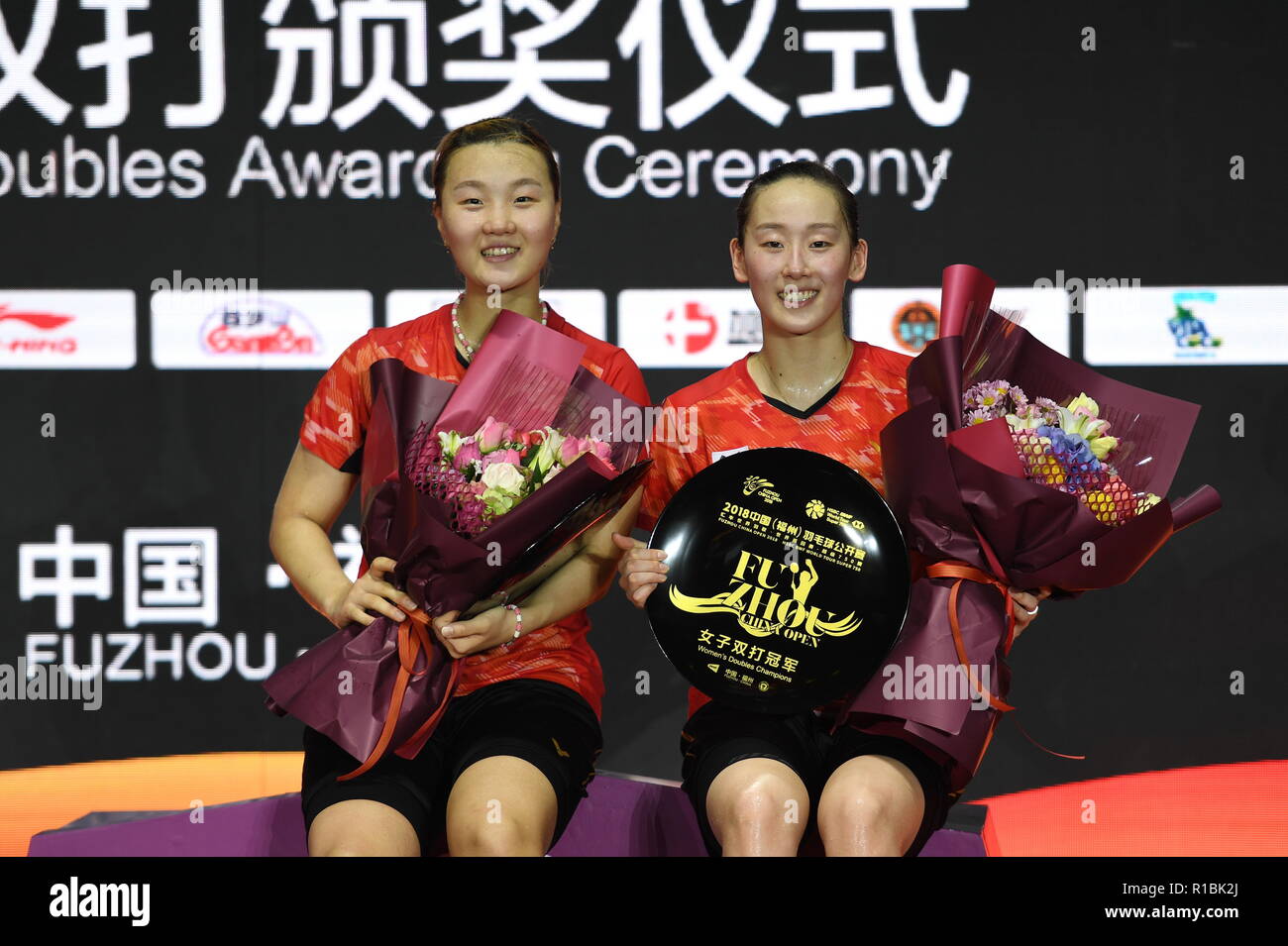 Fuzhou, China. 11th Nov, 2018. South Korea's Lee So Hee (R) and Shin Seung  Chan pose on the podium after the women's doubles final against Japan's  Mayu Matsumoto and Wakana Nagahara at
