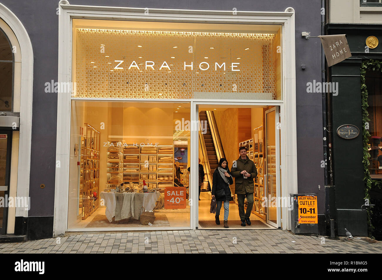 Copenhagen/Denmark 11.November 2018. Christmas season and decorations in  spainish retail store Zara Home branch christmas table decoration and other  in Zara Home store in Copenhagen Denmark. (Photo. .Francis Joseph Dean /  Deanpictures