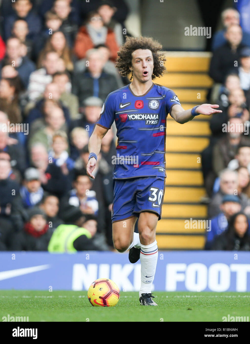 Stamford Bridge, London, UK. 11th Nov 2018. David Luiz of Chelsea on the ball during the Premier League match between Chelsea and Everton at Stamford Bridge on November 11th 2018 in London, England. Editorial use only, license required for commercial use. No use in betting, games or a single club/league/player publications . . (Photo by Arron Gent/phcimages.com) Credit: PHC Images/Alamy Live News Stock Photo