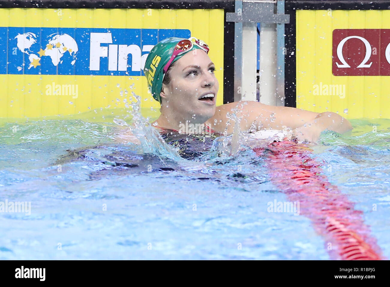 (181111) -- TOKYO, Nov. 11, 2018 (Xinhua) -- Emily Seebohm of Australia smiles after winning the women's 200m backstroke final at the FINA Swimming World Cup in Tokyo, Japan, Nov.11, 2018. (Xinhua/Du Xiaoyi) Stock Photo