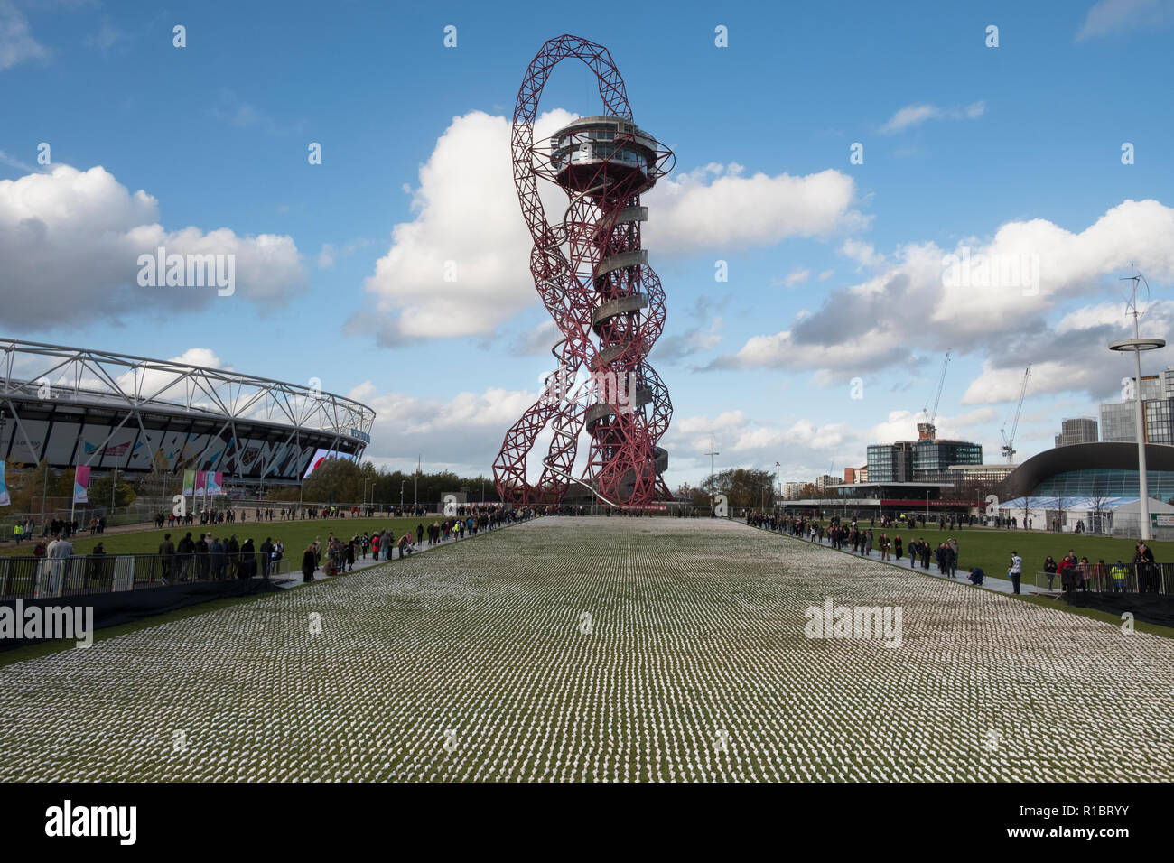 Stratford, London, UK. 11th November 2018. The Artist Rob Heard's installation representing the fallen soldiers from the First World War. Tens of thousands of shrouded figures  laid out at London's Olympic Park to mark the centenary of the end of World War One. Each handmade 12-inch model represents one of the 72,396 British Commonwealth serviceman killed at the Somme with no known grave.  In total, more than one million soldiers were killed or wounded during the 1916 Battle of the Somme.. Credit: Mike Abrahams/Alamy Live News Stock Photo