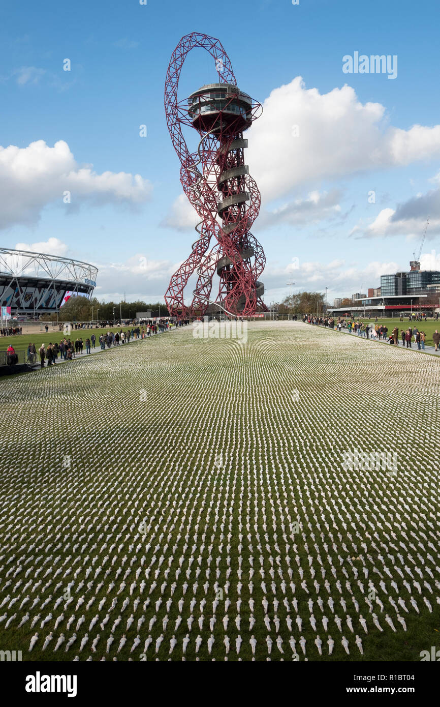 Stratford, London, UK. 11th November 2018. The Artist Rob Heard's installation representing the fallen soldiers from the First World War. Tens of thousands of shrouded figures  laid out at London's Olympic Park to mark the centenary of the end of World War One. Each handmade 12-inch model represents one of the 72,396 British Commonwealth serviceman killed at the Somme with no known grave.  In total, more than one million soldiers were killed or wounded during the 1916 Battle of the Somme.. Credit: Mike Abrahams/Alamy Live News Stock Photo