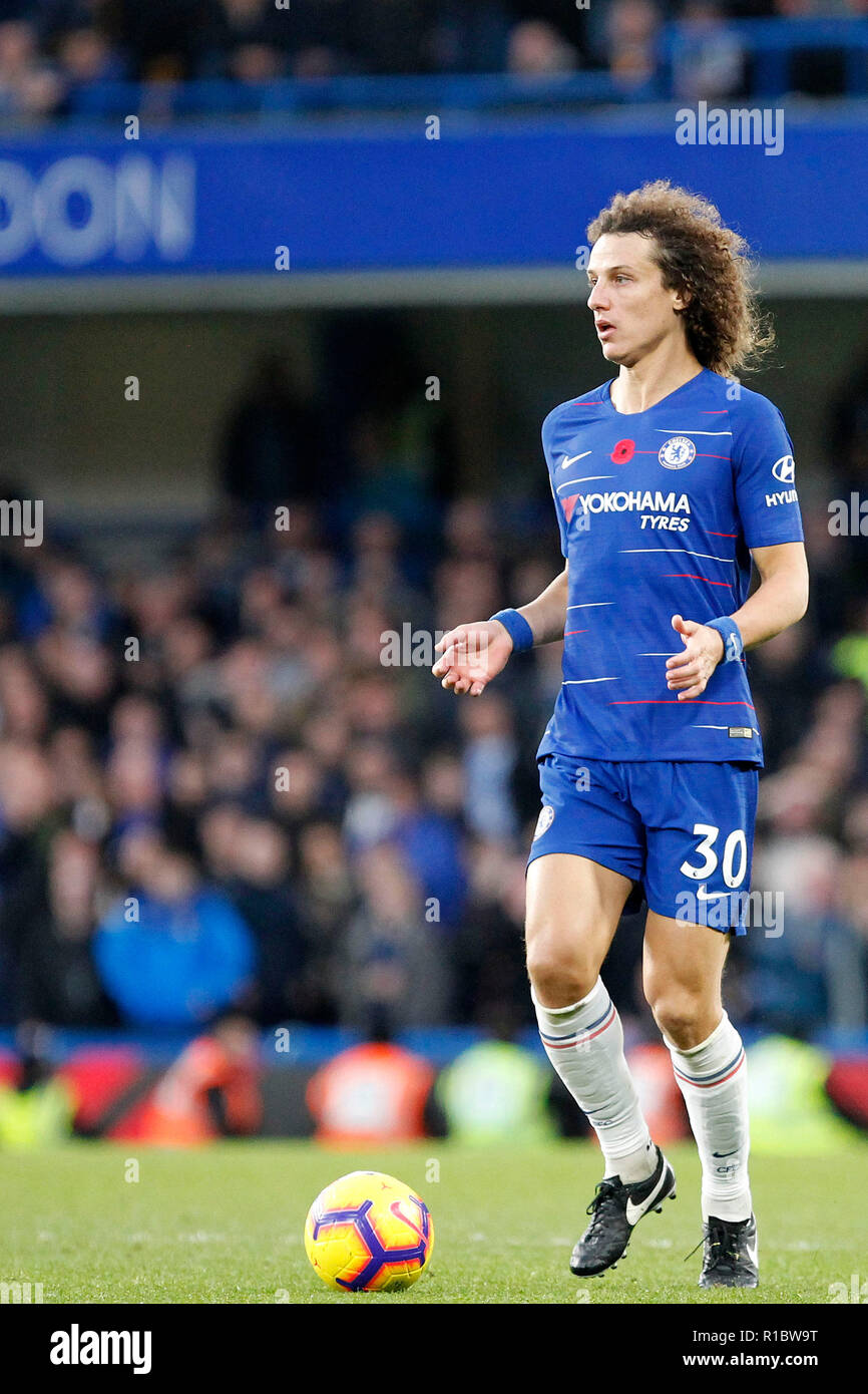 London, UK. 11th Nov 2018. David Luiz of Chelsea on the ball during the Premier League match between Chelsea and Everton at Stamford Bridge, London, England on 11 November 2018. Photo by Carlton Myrie.  Editorial use only, license required for commercial use. No use in betting, games or a single club/league/player publications. Credit: UK Sports Pics Ltd/Alamy Live News Stock Photo
