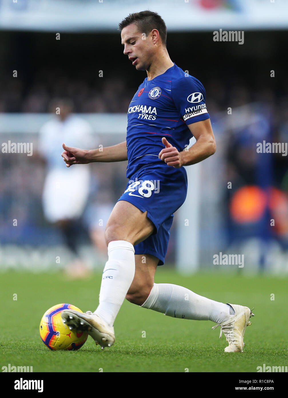 Chelsea's Cesar Azpilicueta in action during the Premier League match at Stamford Bridge, London. PRESS ASSOCIATION Photo. Picture date: Sunday November 11, 2018. See PA story SOCCER Chelsea. Photo credit should read: Steven Paston/PA Wire. RESTRICTIONS: No use with unauthorised audio, video, data, fixture lists, club/league logos or 'live' services. Online in-match use limited to 120 images, no video emulation. No use in betting, games or single club/league/player publications. Stock Photo