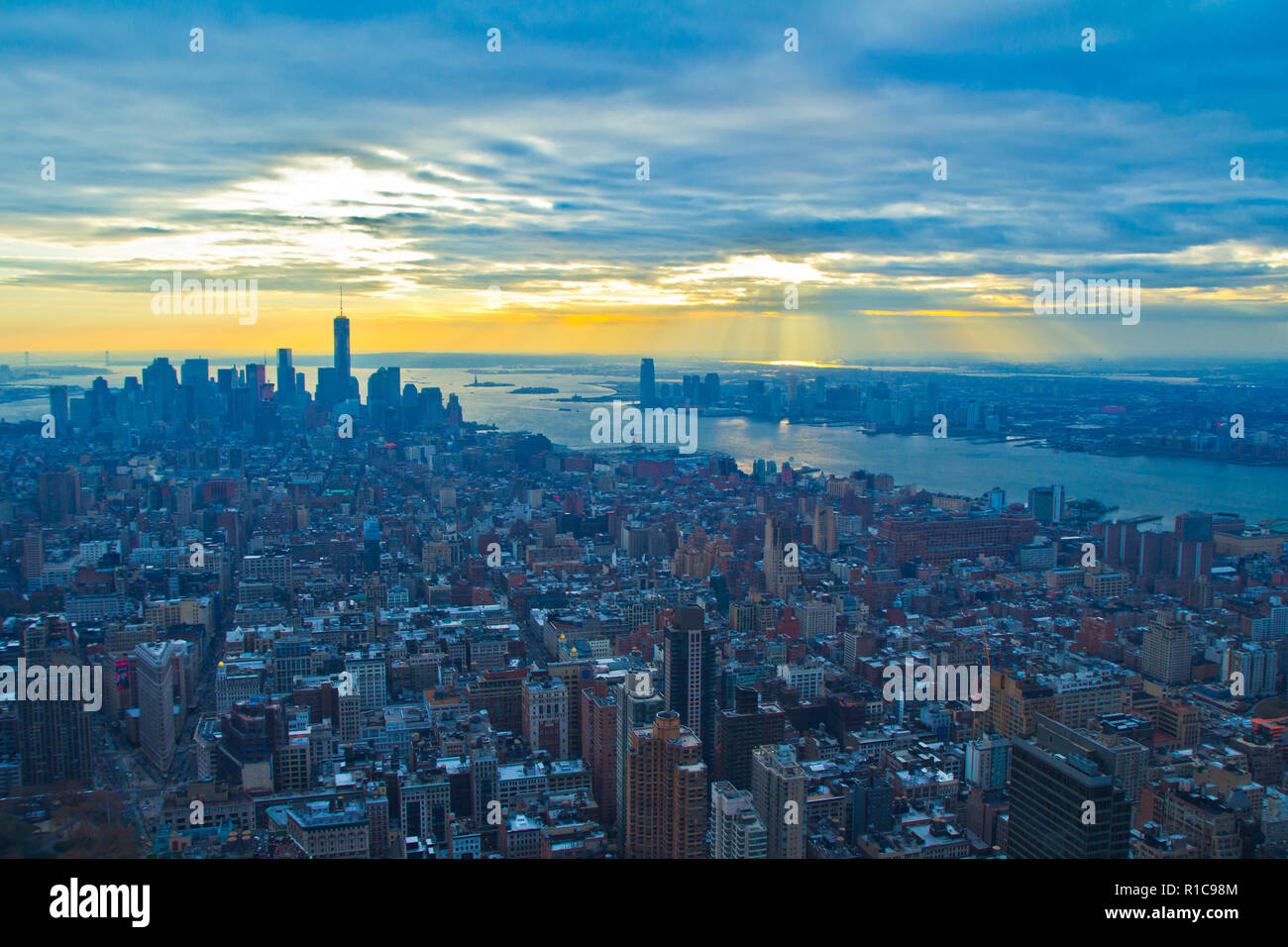 Sunset View From Empire State Building Welcome To New York City This Is Nyc This Is Manhattan Stock Photo Alamy Sunset View From Empire State Building Welcome To New York City This Is Nyc This Is Manhattan Stock Photo Alamy