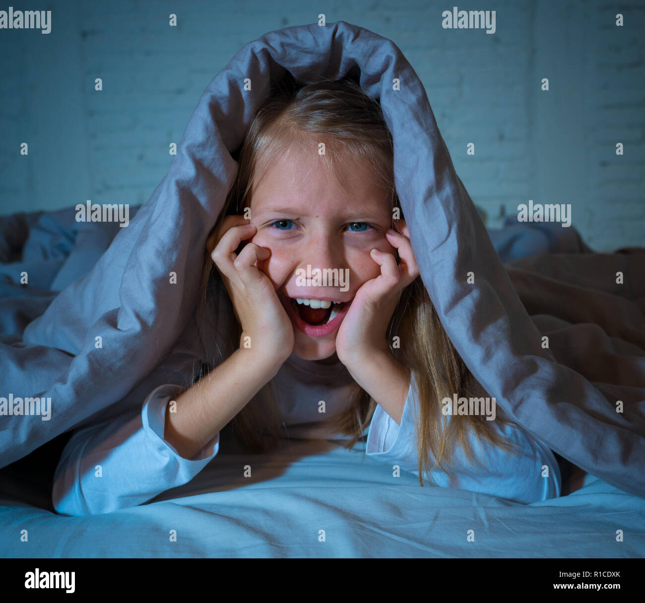 Girl screaming afraid hires stock photography and images Alamy