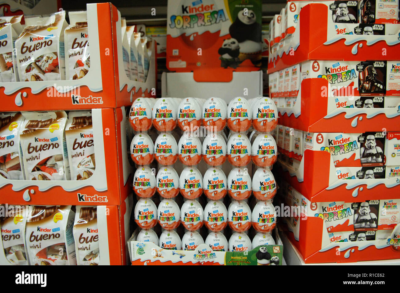 Kinder chocolate hi-res stock photography and images - Alamy
