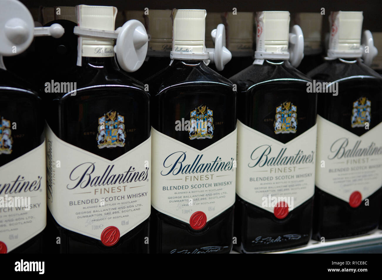 Ballantine's,Blended Scotch Whisky Stock Photo - Alamy