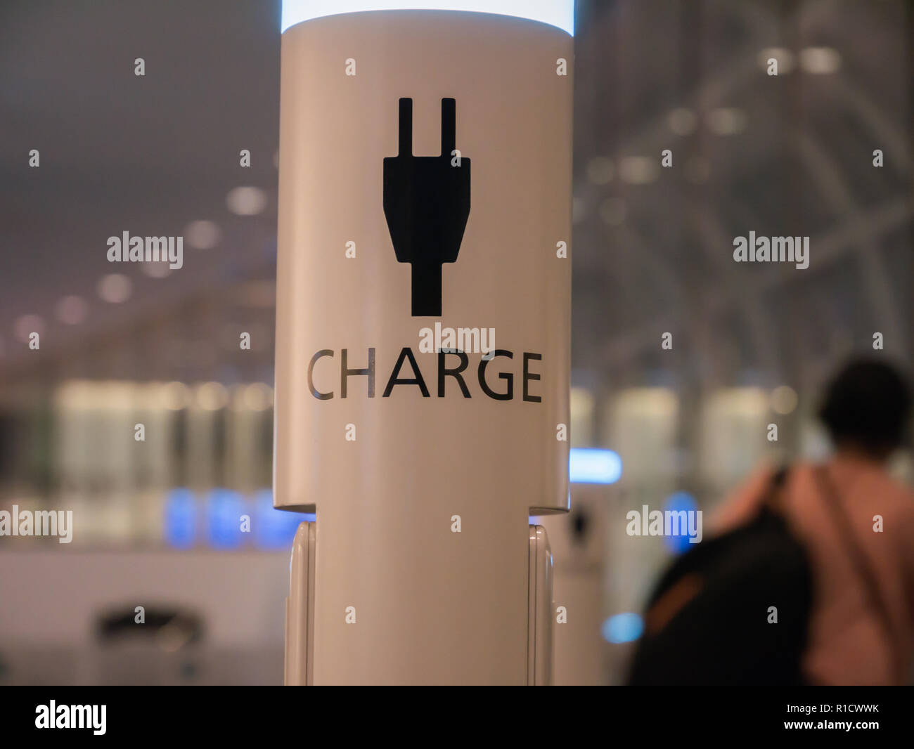 Public USB/electricity charging stations Stock Photo Alamy