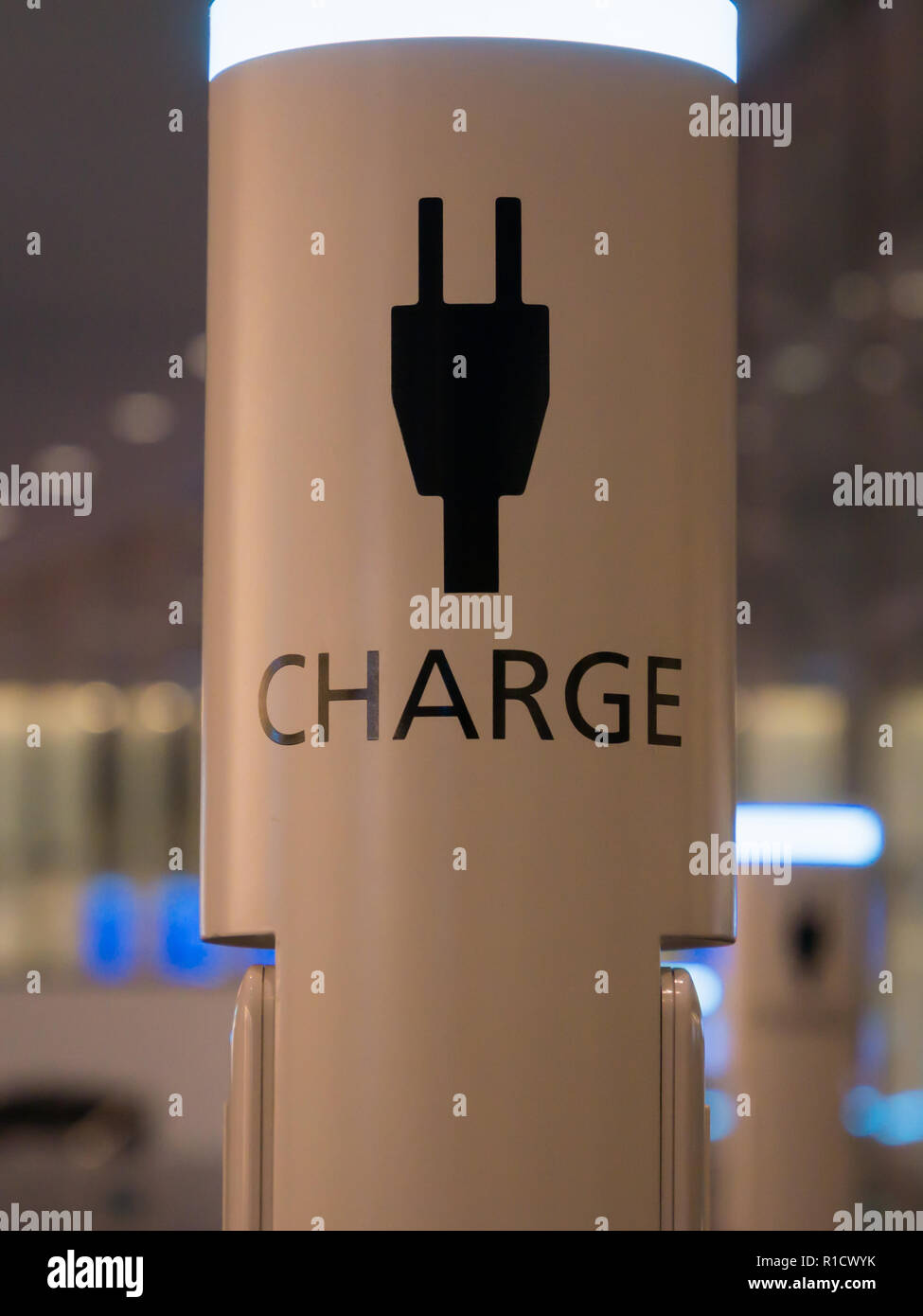 Public USB/electricity charging stations Stock Photo Alamy