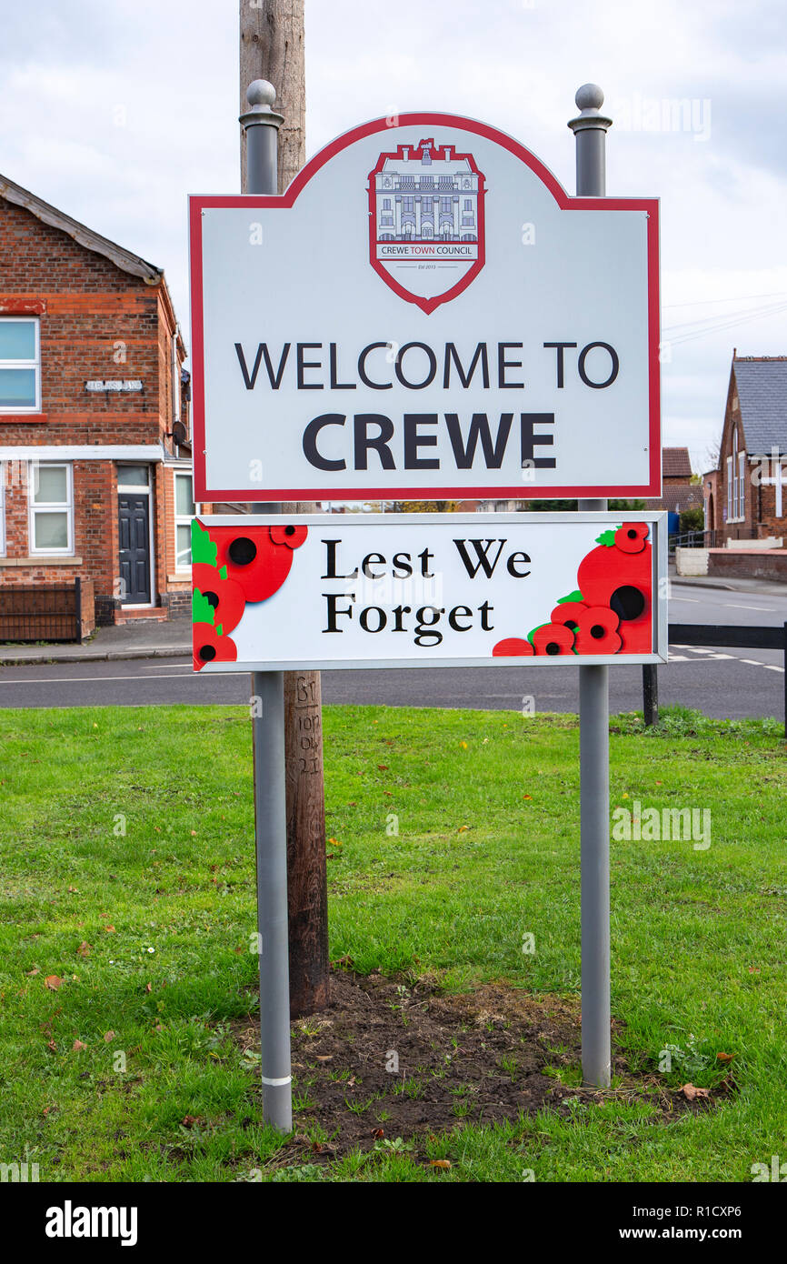Welcome to Crewe with Lest we forget sign Cheshire UK Stock Photo