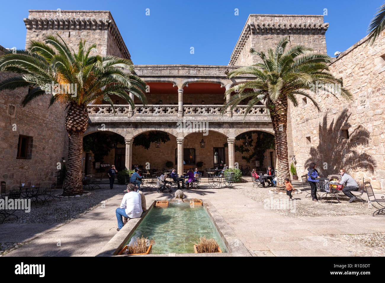 Courtyard inside the Parador de Jarandilla de la Vera, medieval castle,  Extremadura, Spain Stock Photo