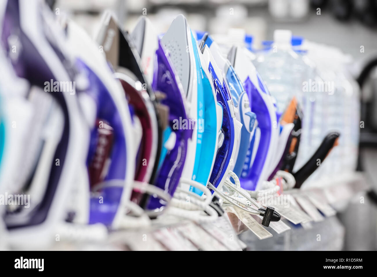 row of electric irons in retail store Stock Photo