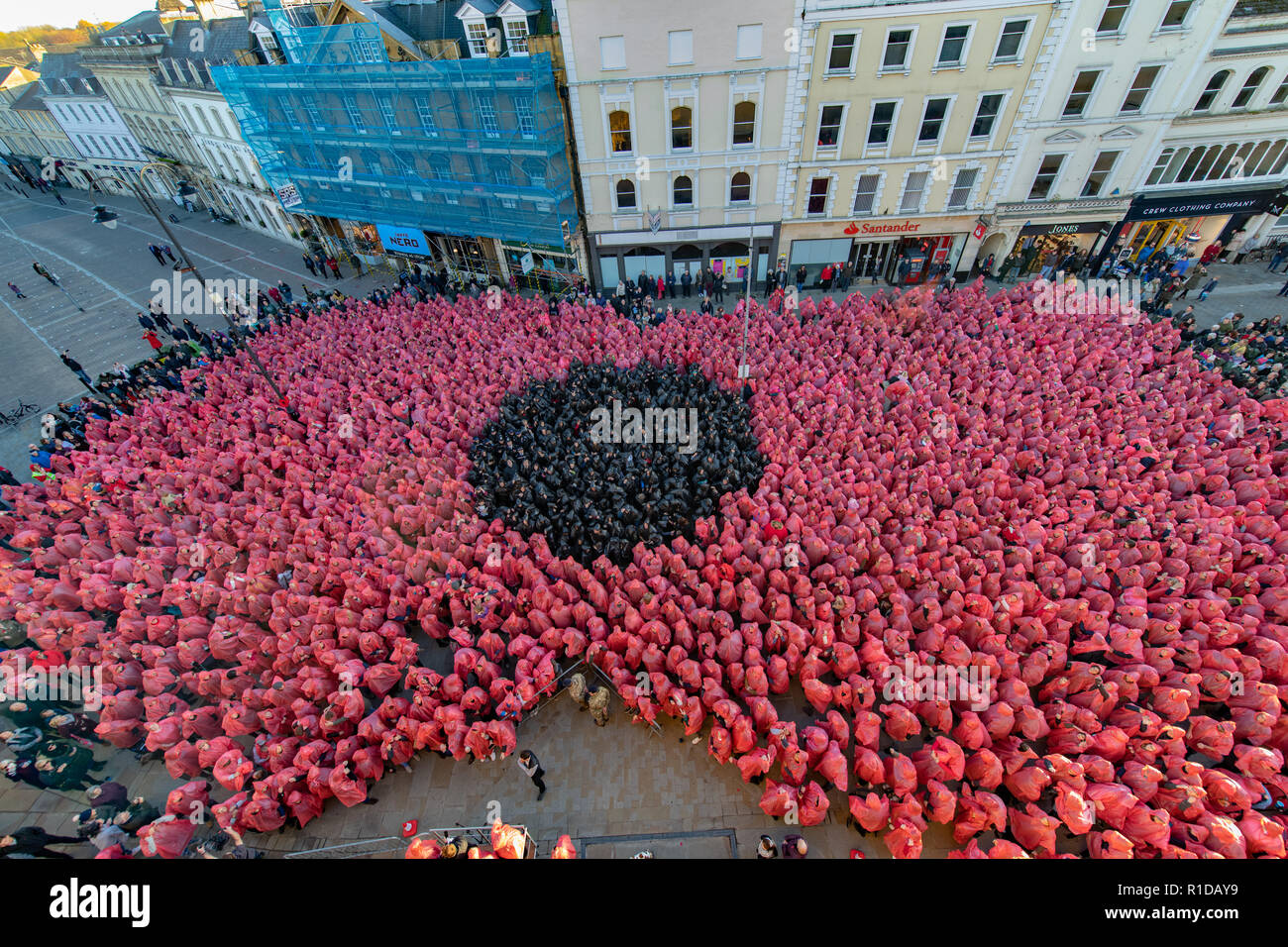 Cirencester, Gloucestershire, UK. 11th November 2018.  World Record attempt to form a Human Poppy with more than 3,000 people.  World Record achieved with more than 3,300 people attending © Gillian Lloyd/ Alamy Live News Stock Photo