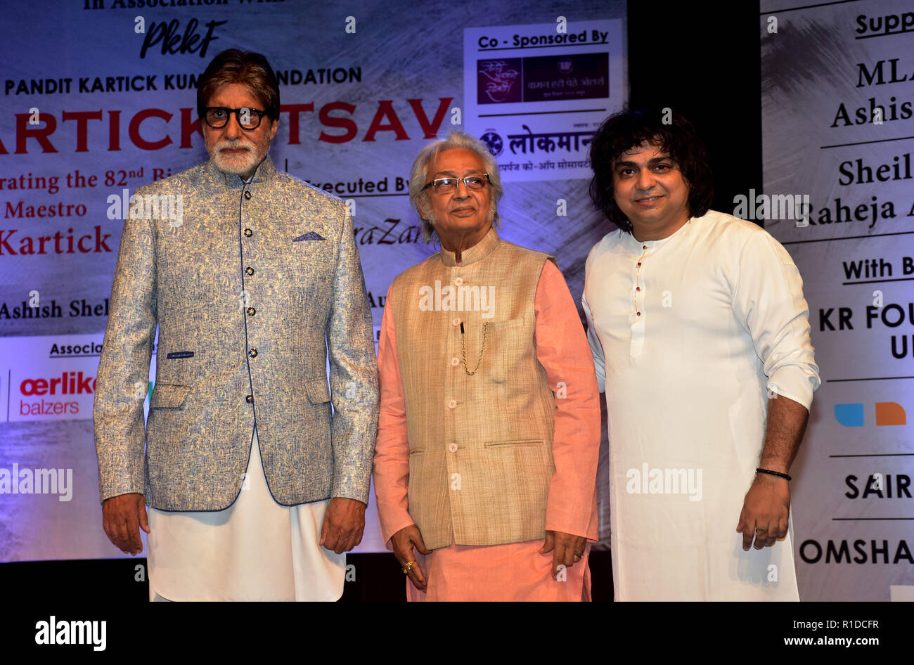 Mumbai, India. 11th Nov, 2018. Indian film actor Amitabh Bachchan, Kartick Kumar and musician Niladri Kumar at the launch of Pandit Kartick Kumar Foundation at Bal Gandharva Rang Mandir, Bandra in Mumbai. Credit: Azhar Khan/SOPA Images/ZUMA Wire/Alamy Live News Stock Photo