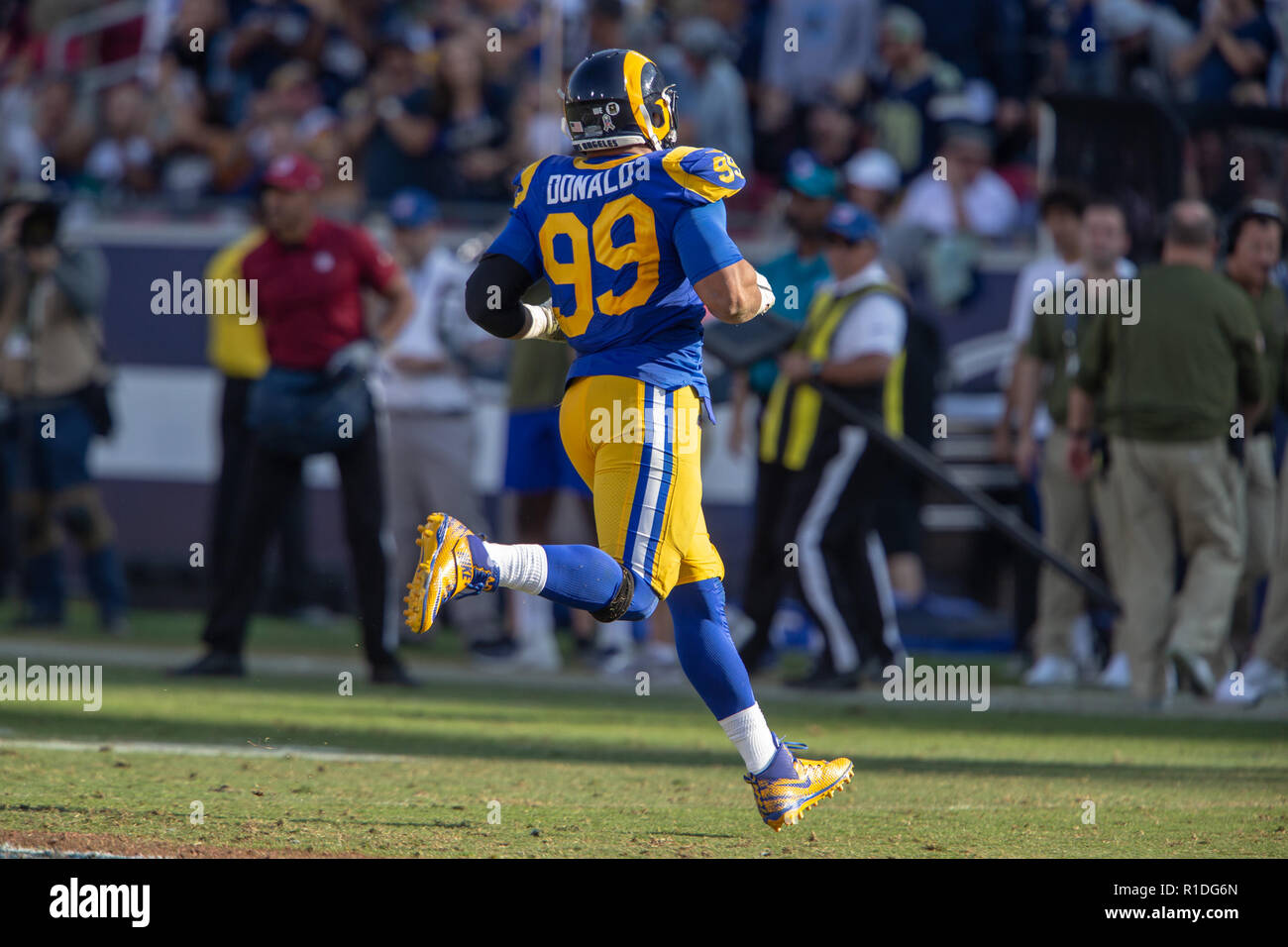 Los Angeles, CA, USA. 23rd Sep, 2018. Los Angeles Rams defensive tackle  Aaron Donald (99) during the NFL Los Angeles Chargers vs Los Angeles Rams  at the Los Angeles Memorial Coliseum in