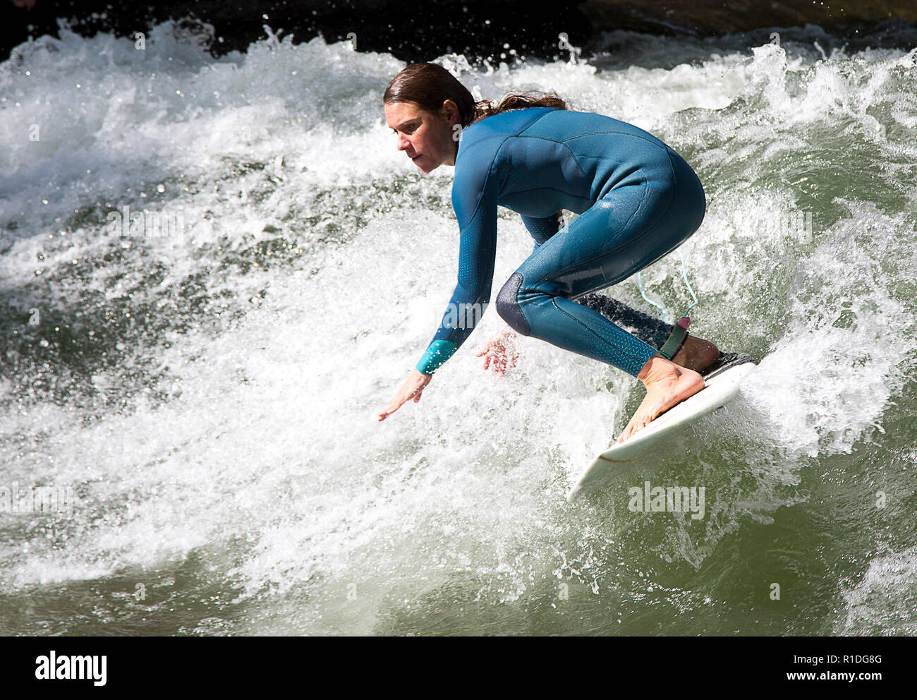 Munich, Bavaria, Germany. 13th Oct, 2018. September 20, 2018. A surfer performs a 360 as she rides the wave on the Eisbach, which is a manmade side arm of the Isar River and flows thru the Englischer Garten in the city center of Munich. A standing wave has been created that allows landlocked Germans to ride waves just like in the ocean but it is in the heart of Munich, Germany. Credit: Ralph Lauer/ZUMA Wire/Alamy Live News Stock Photo