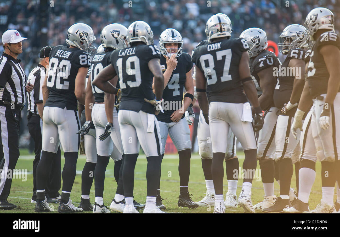 Nov 11 18 Oakland Ca U S A Oakland Raiders Quarterback Derek Carr 4 Game Stats 24 37 234 Yards In The Huddle During The Nfl Football Game Between Los Angeles Chargers And The Nov 11 18 Oakland Ca U S A Oakland Raiders Quarterback Derek Carr 4 Game Stats 24 37 234 Yards In The Huddle During The Nfl Football Game Between Los Angeles Chargers And The