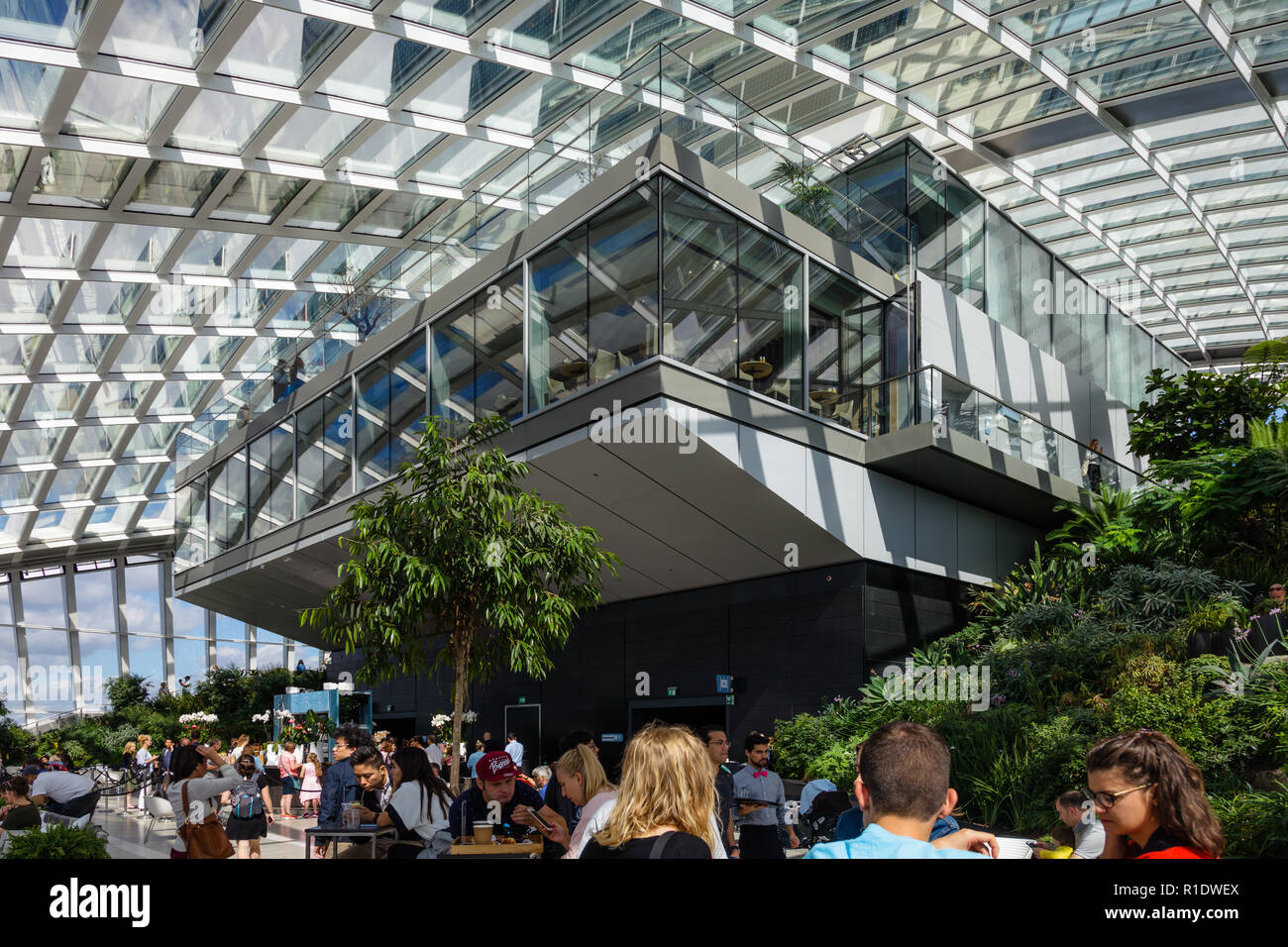 Sky garden london fenchurch hi-res stock photography and images - Alamy